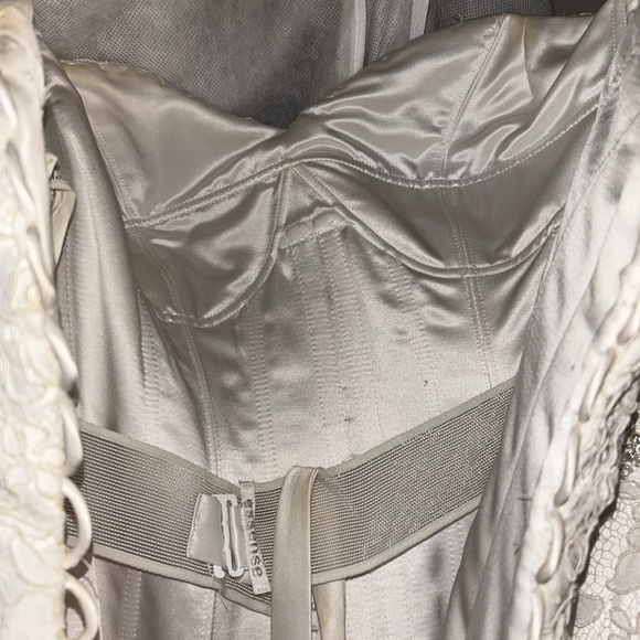 Beaded lace wedding dress - Picture 6 of 10